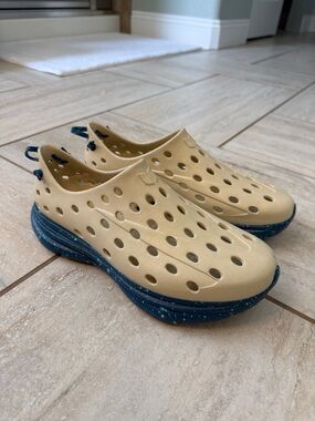 Kane Revive Active Recovery Shoe